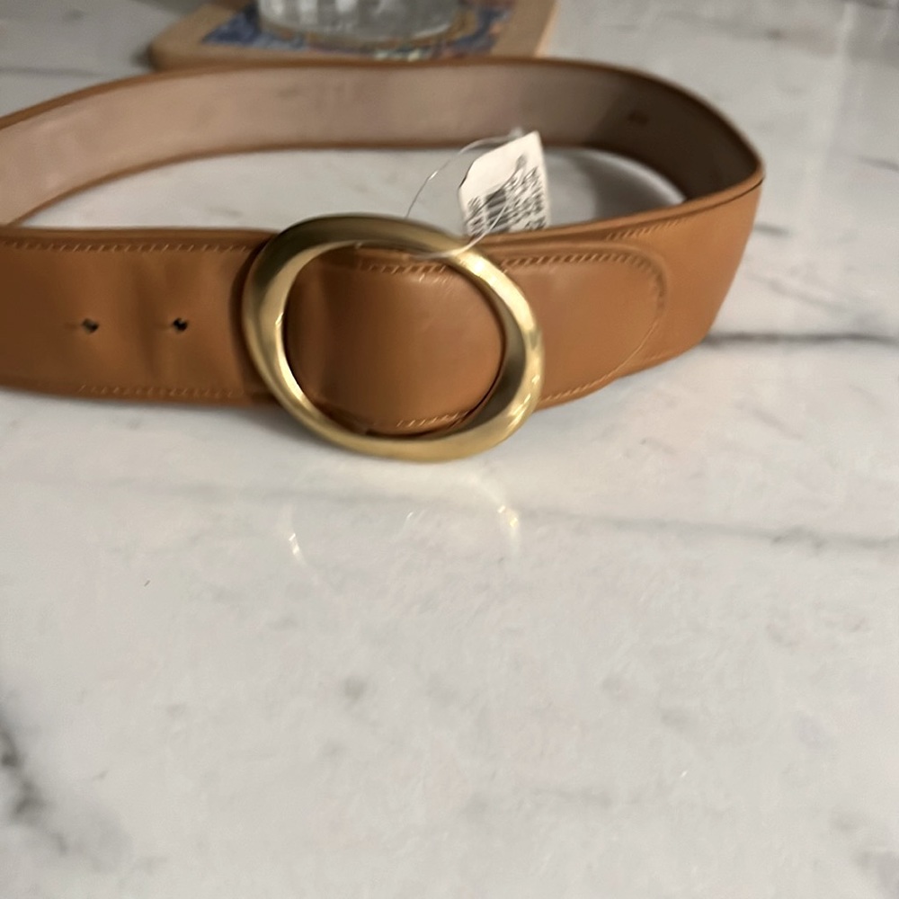 NWT leather belt size M with gold buckle